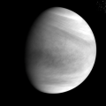 Deze ultraviolet-opname van Venus is op 7 december 2015 gemaakt door de Japanse ruimtesonde Akatsuki.  © JAXA