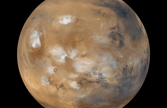 Wolken van waterijs boven Mars. (c) NASA/JPL/MSSS (via Wikimedia)