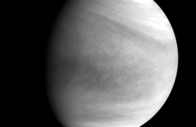 Deze ultraviolet-opname van Venus is op 7 december 2015 gemaakt door de Japanse ruimtesonde Akatsuki.  © JAXA