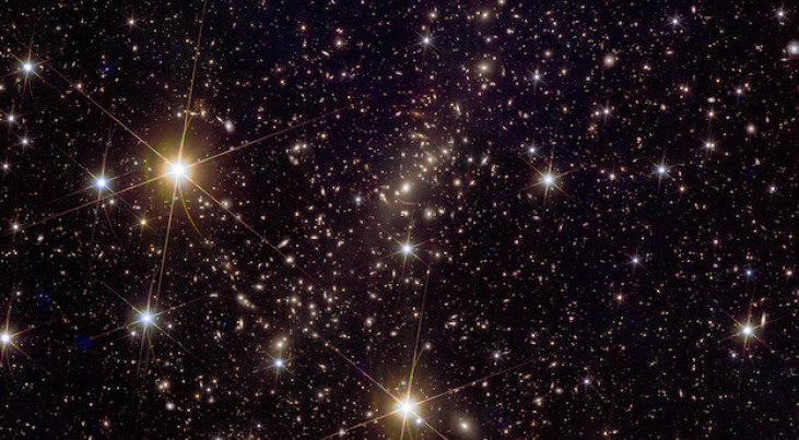 Een groep gelensde sterrenstelsels. (c) ESA/Euclid/Euclid Consortium/NASA, image processing by J.-C. Cuillandre (CEA Paris-Saclay), G. Anselmi