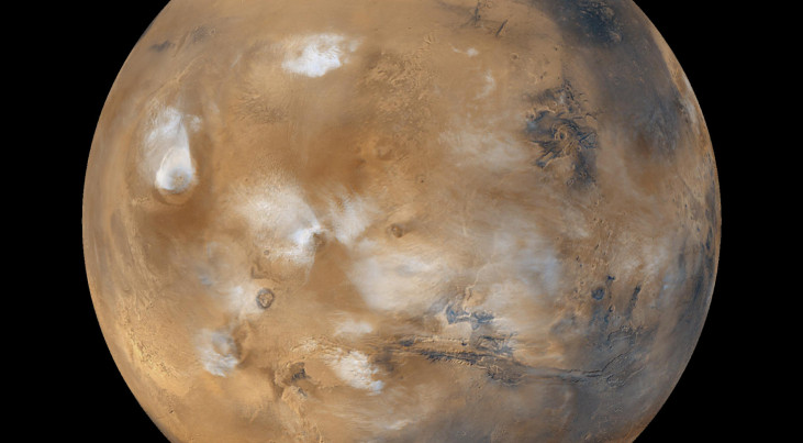 Wolken van waterijs boven Mars. (c) NASA/JPL/MSSS (via Wikimedia)