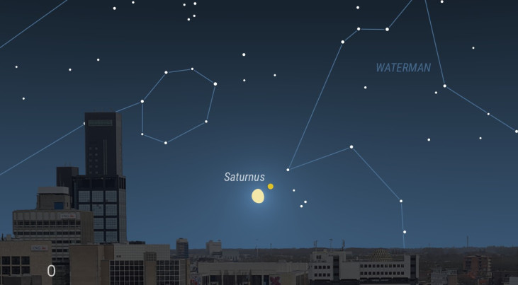 24 juli: Saturnus rechtsboven maan