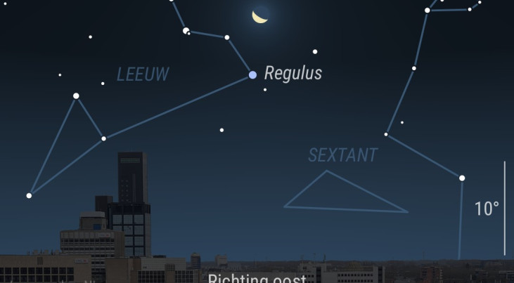 26 oktober: Regulus (Leeuw) linksonder maan
