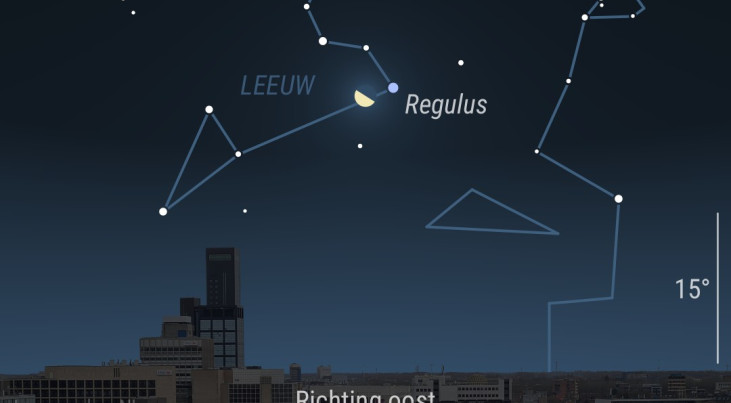 23 november: Regulus (Leeuw) rechts van halve maan